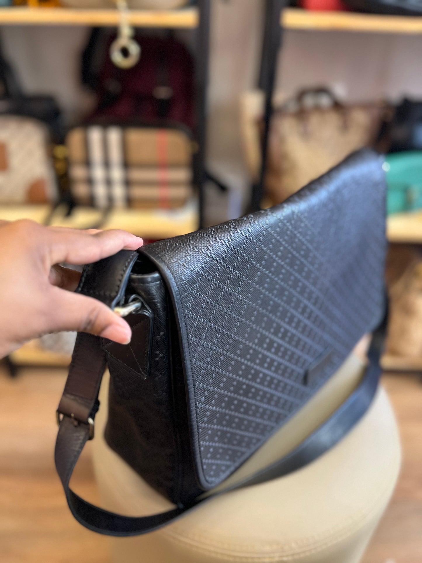 Gucci Messenger Couro Preta