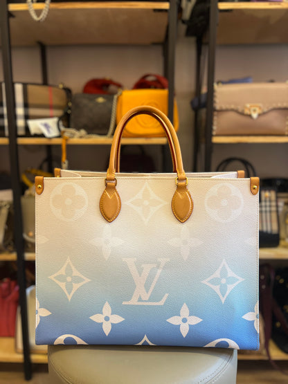 Louis Vuitton On the go By the Pool GM