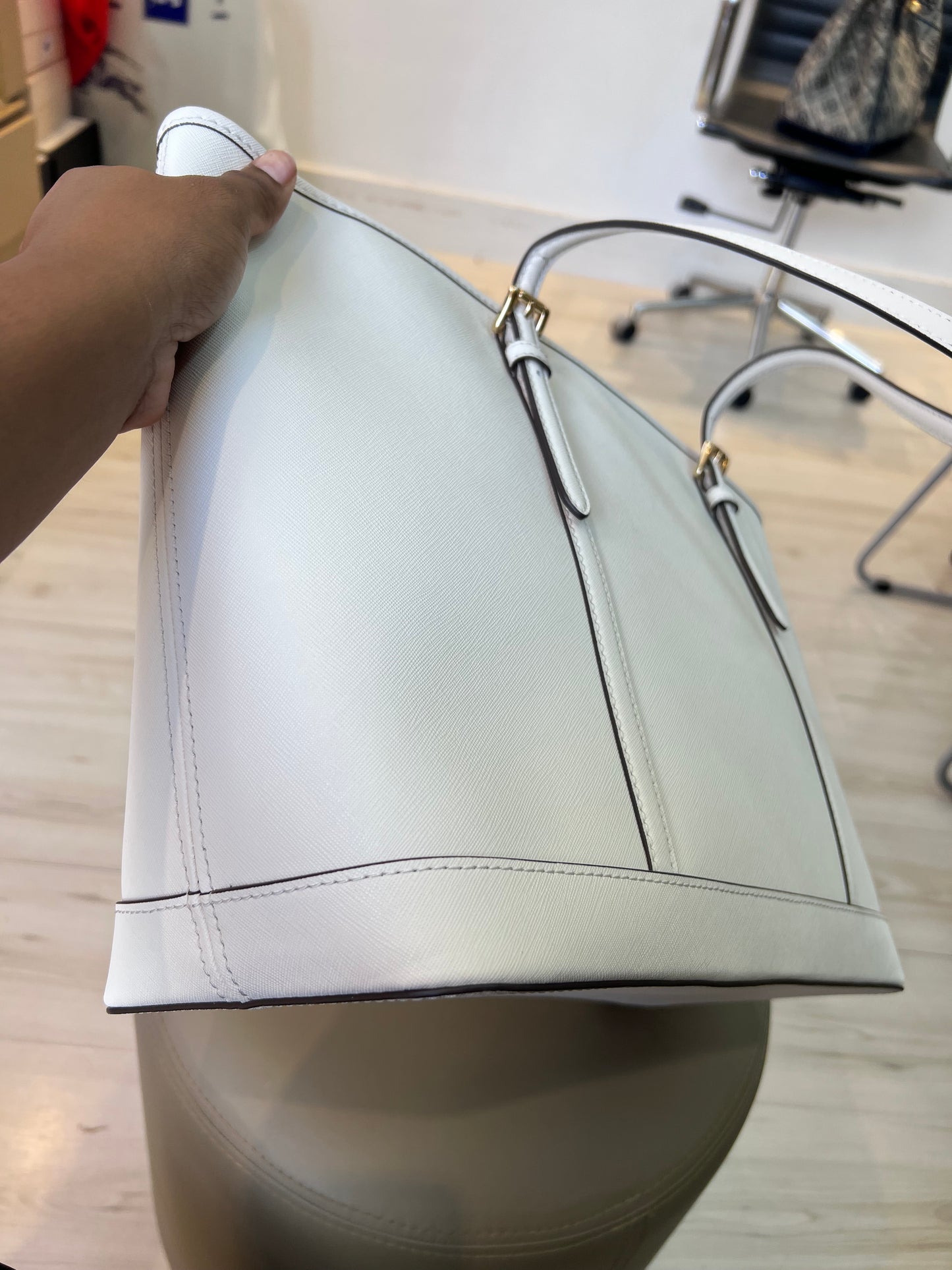 Michael Kors Shopping Off White