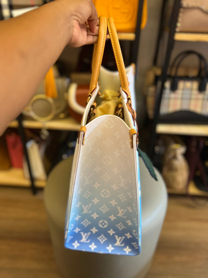 Louis Vuitton On the go By the Pool GM