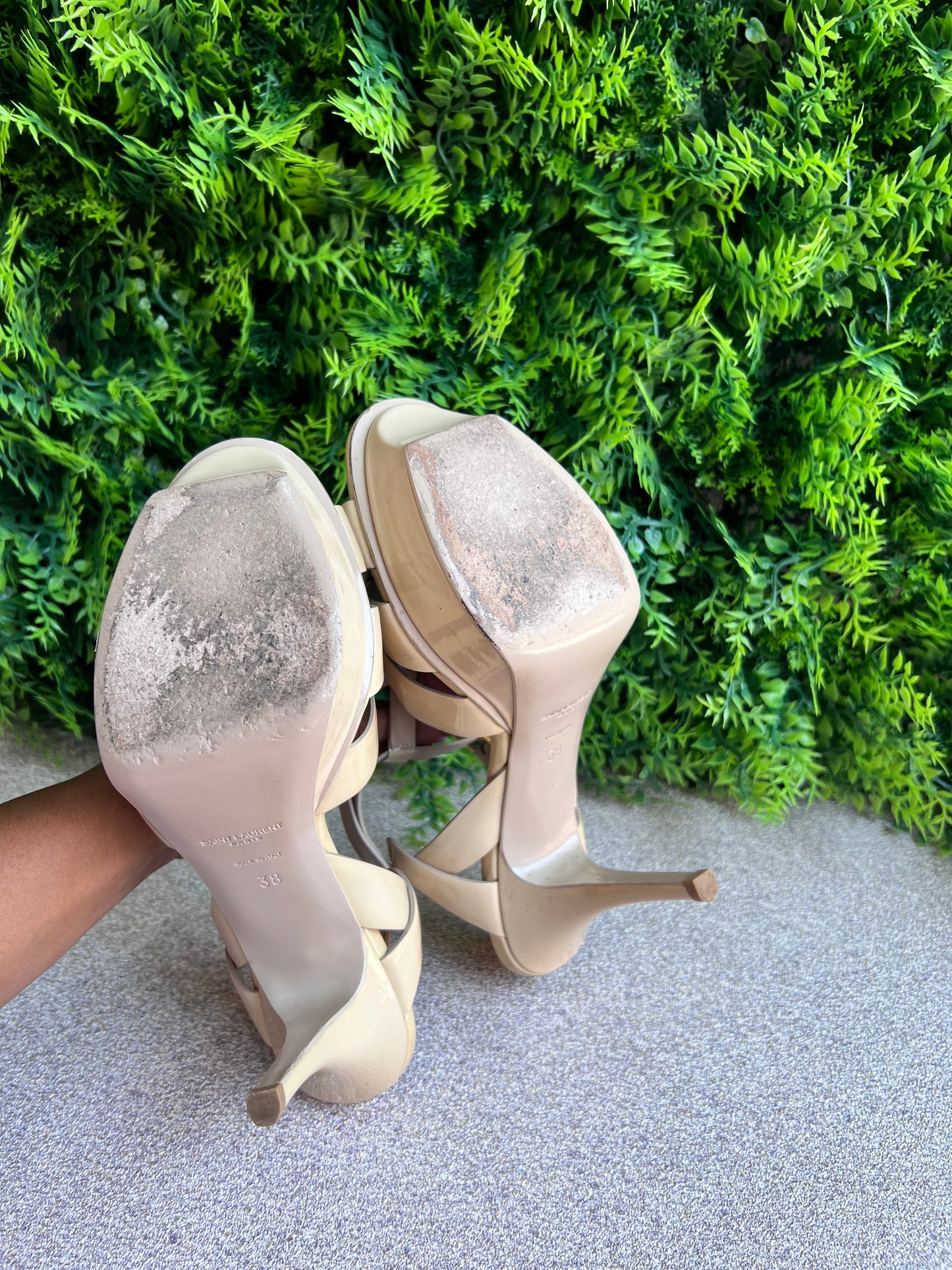 Salto Saint Laurent Nude