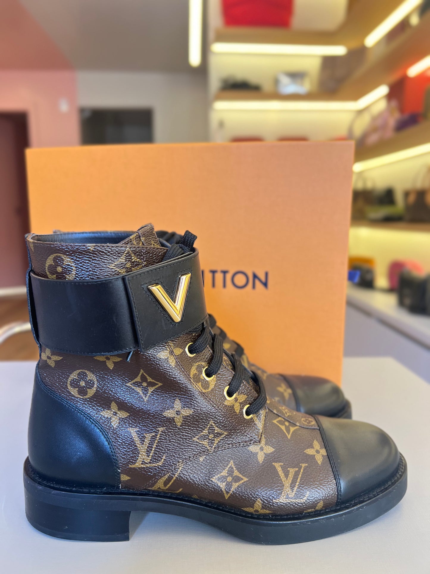 Bota Louis Vuitton Wonderland Boots Monograma