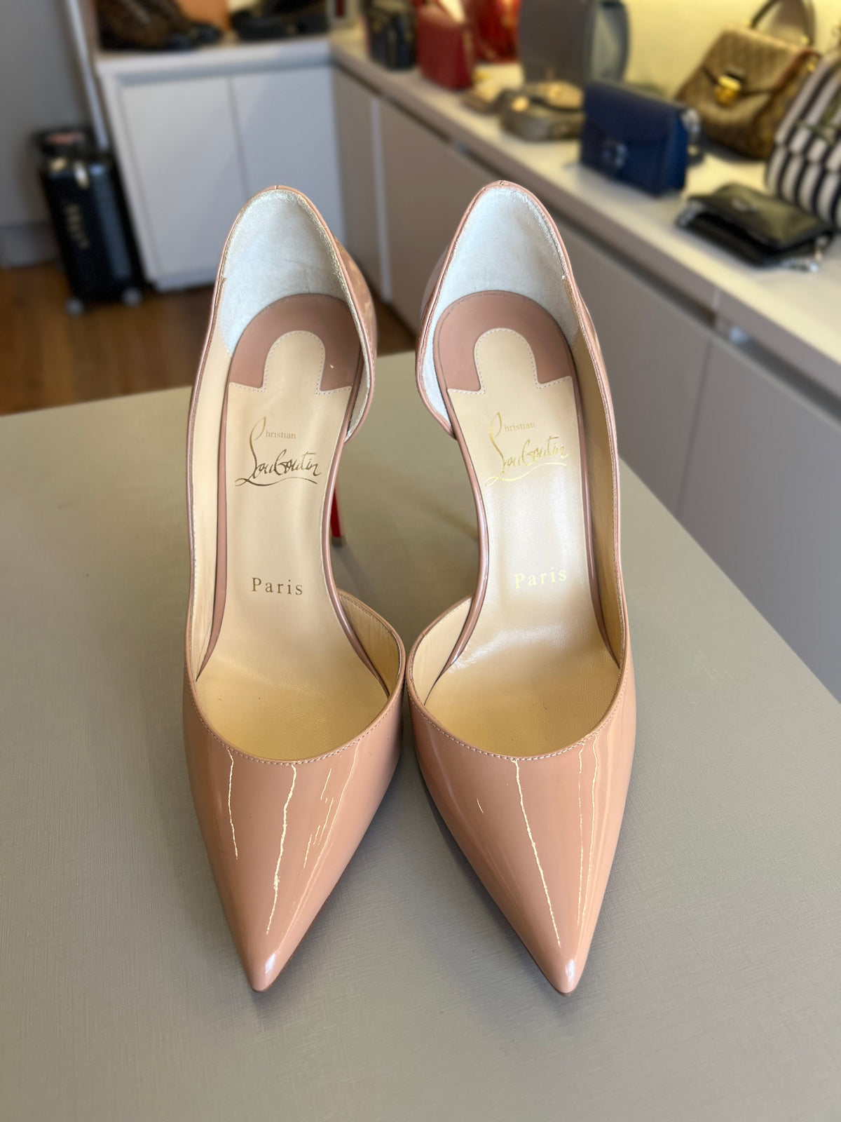 Scarpin Louboutin Nude Verniz