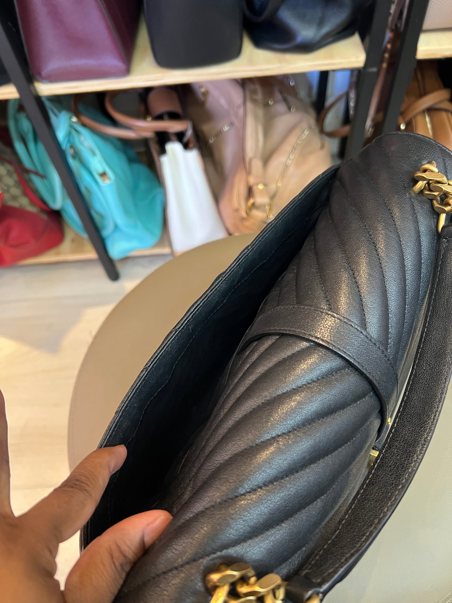 Saint Laurent College em Couro Matelassê Preto