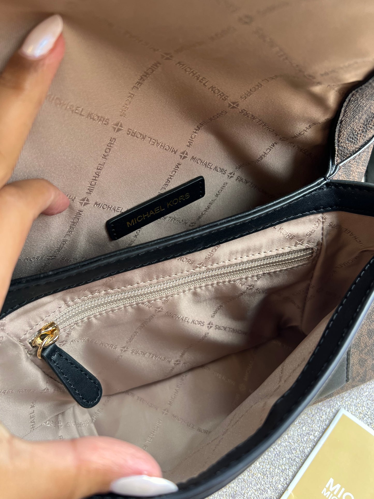 Michael Kors Monograma Lock