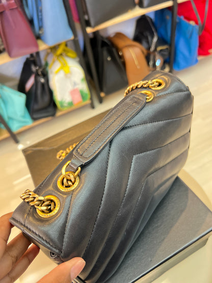 Saint Laurent Loulou Pequena preta