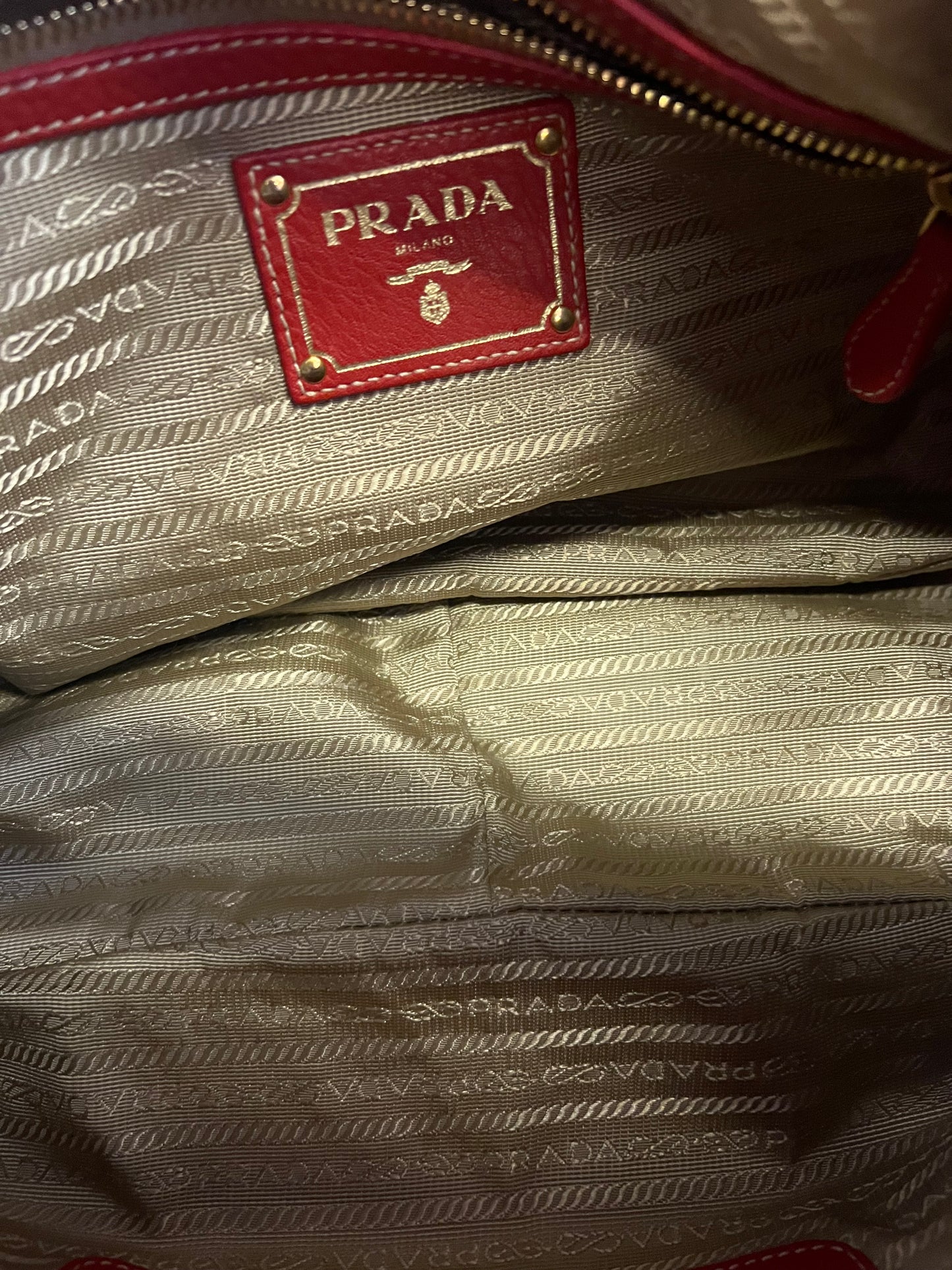Prada Vitello Shoulder Vermelha