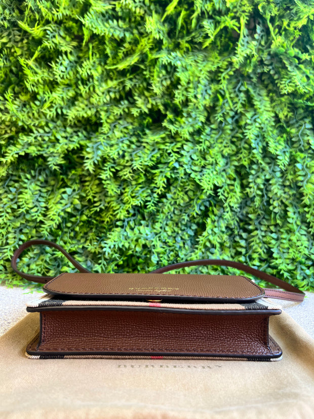 Burberry Check Crossbody Marrom