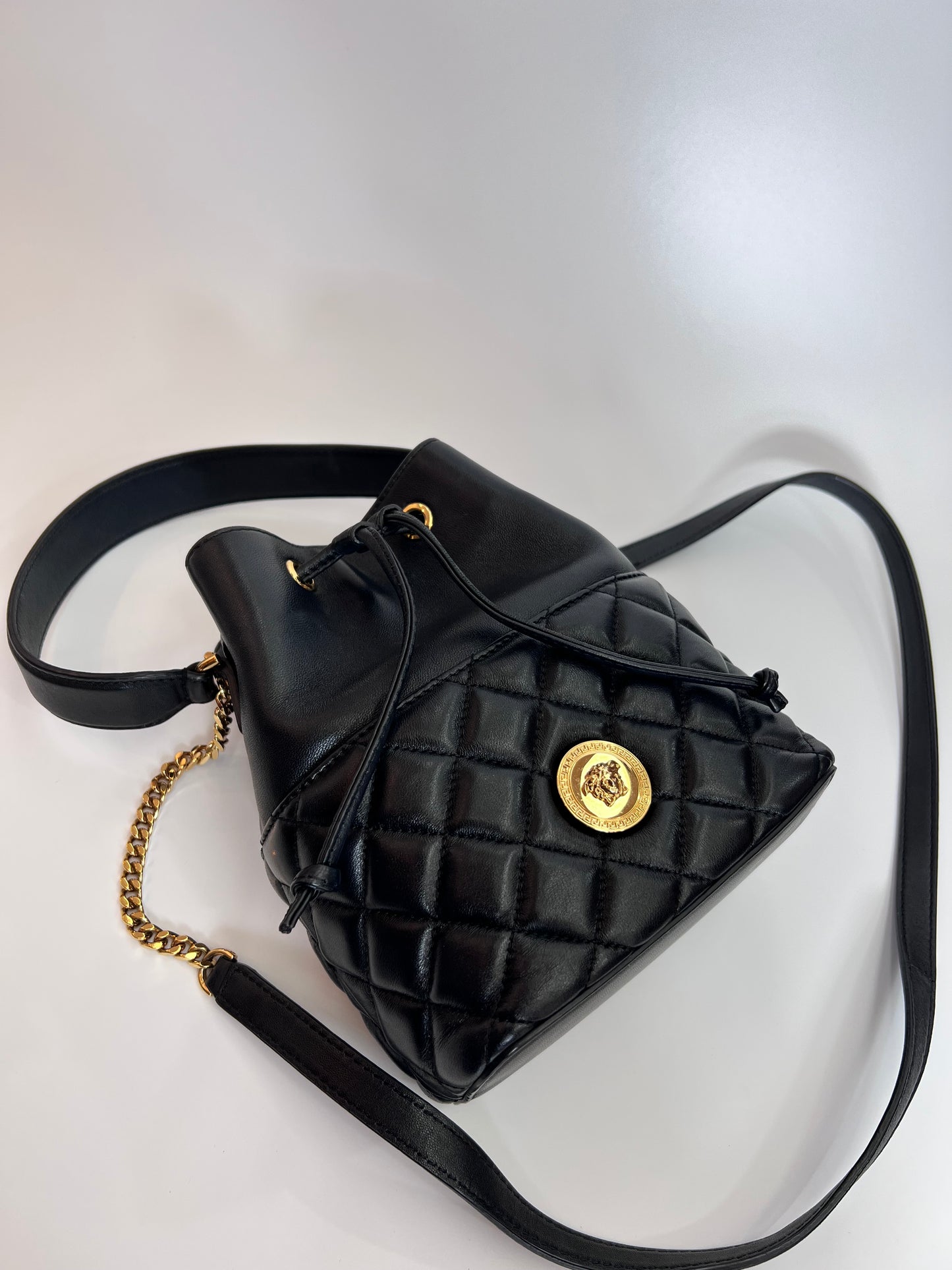 Versace Bucket Shouder Preta