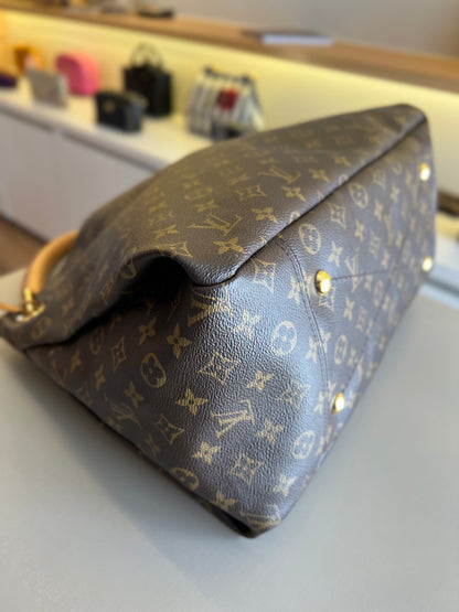 Louis Vuitton Artsy Monograma MM
