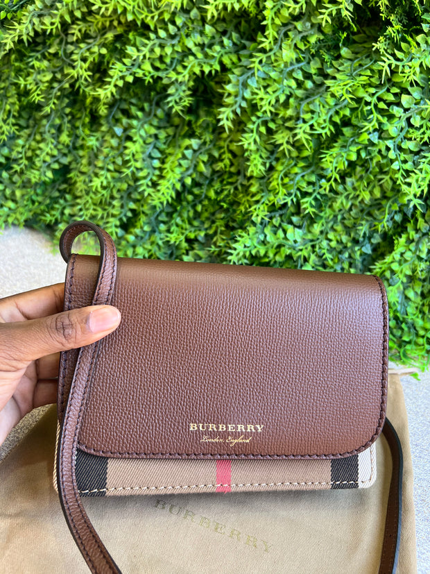 Burberry Check Crossbody Marrom