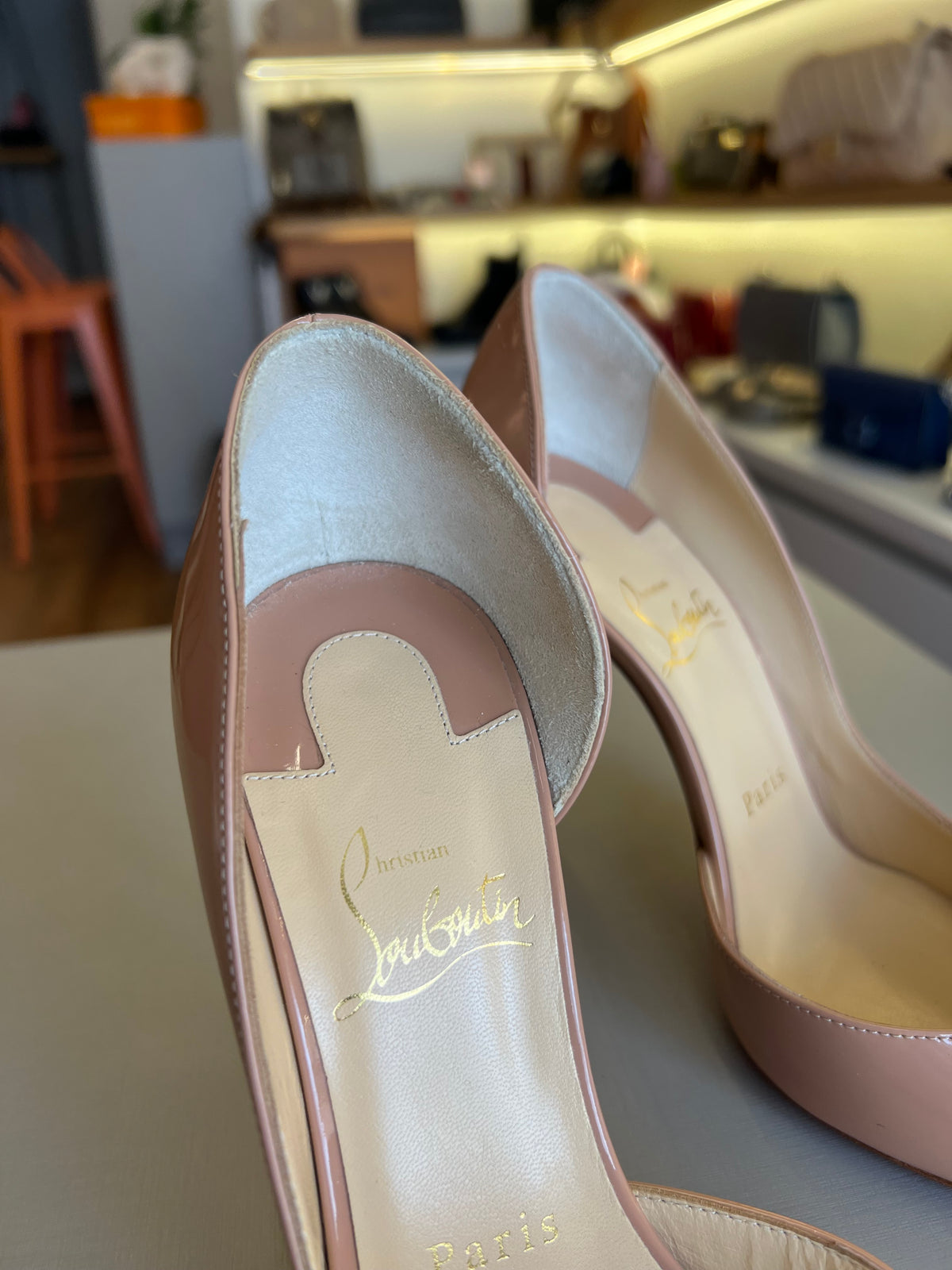 Scarpin Louboutin Nude Verniz
