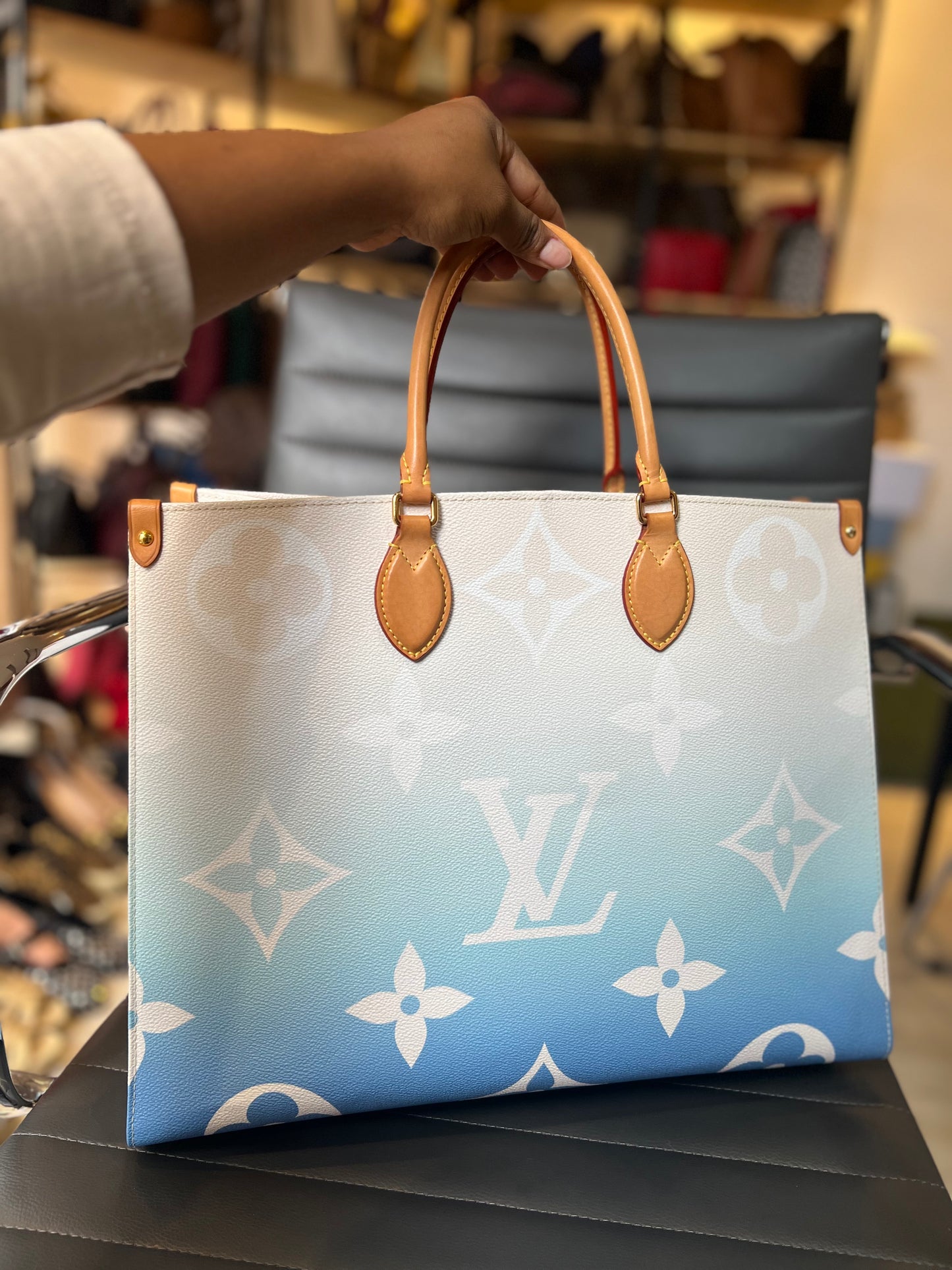 Louis Vuitton On the go By the Pool GM