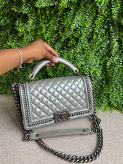 Chanel Boy Metallic Prateada