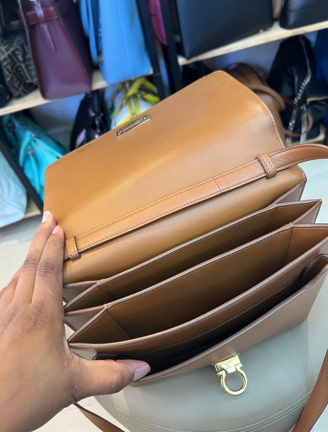 Ferragamo Trifolio Marrom