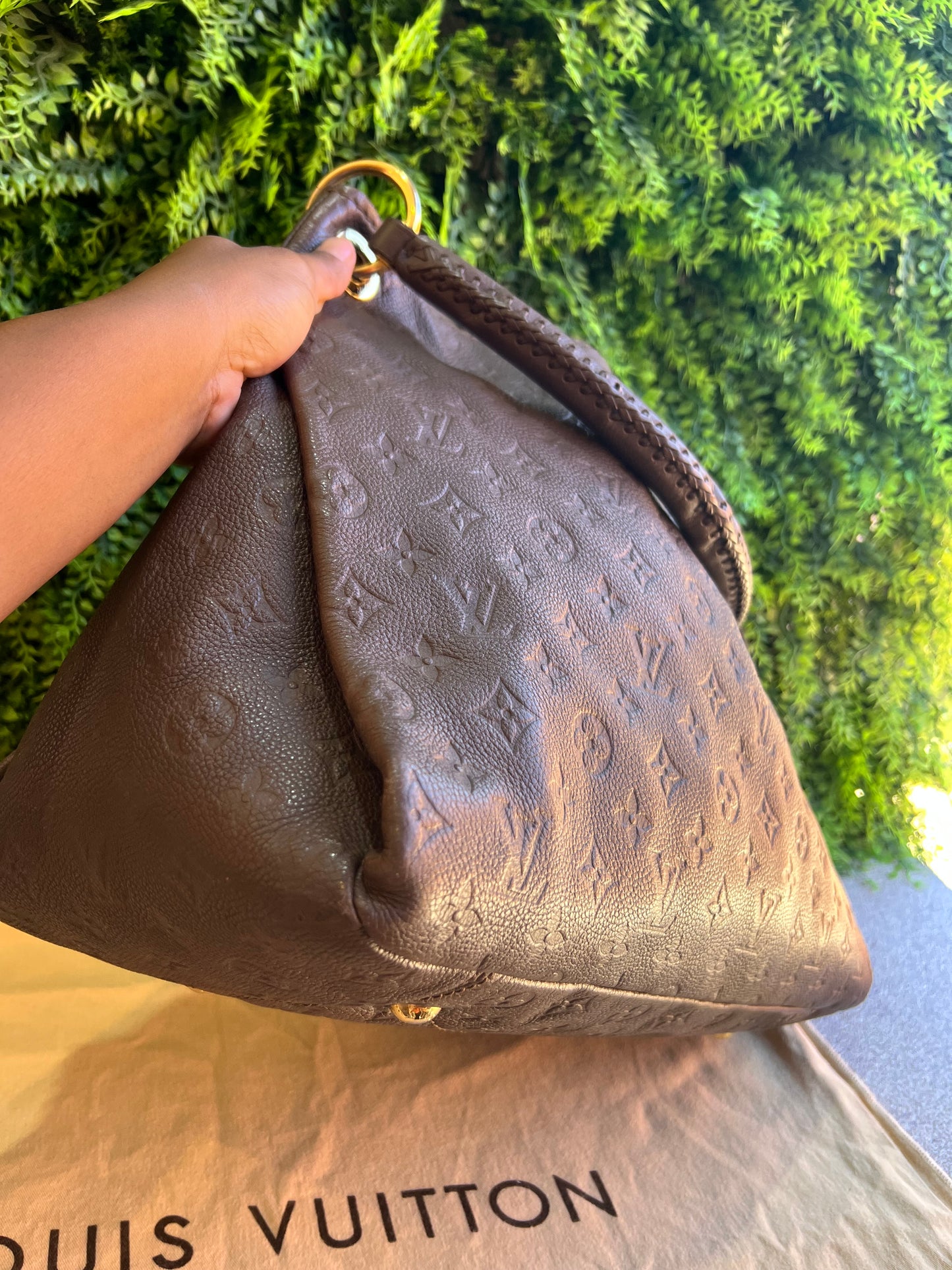 Louis Vuitton Artsy MM Monograma Marrom