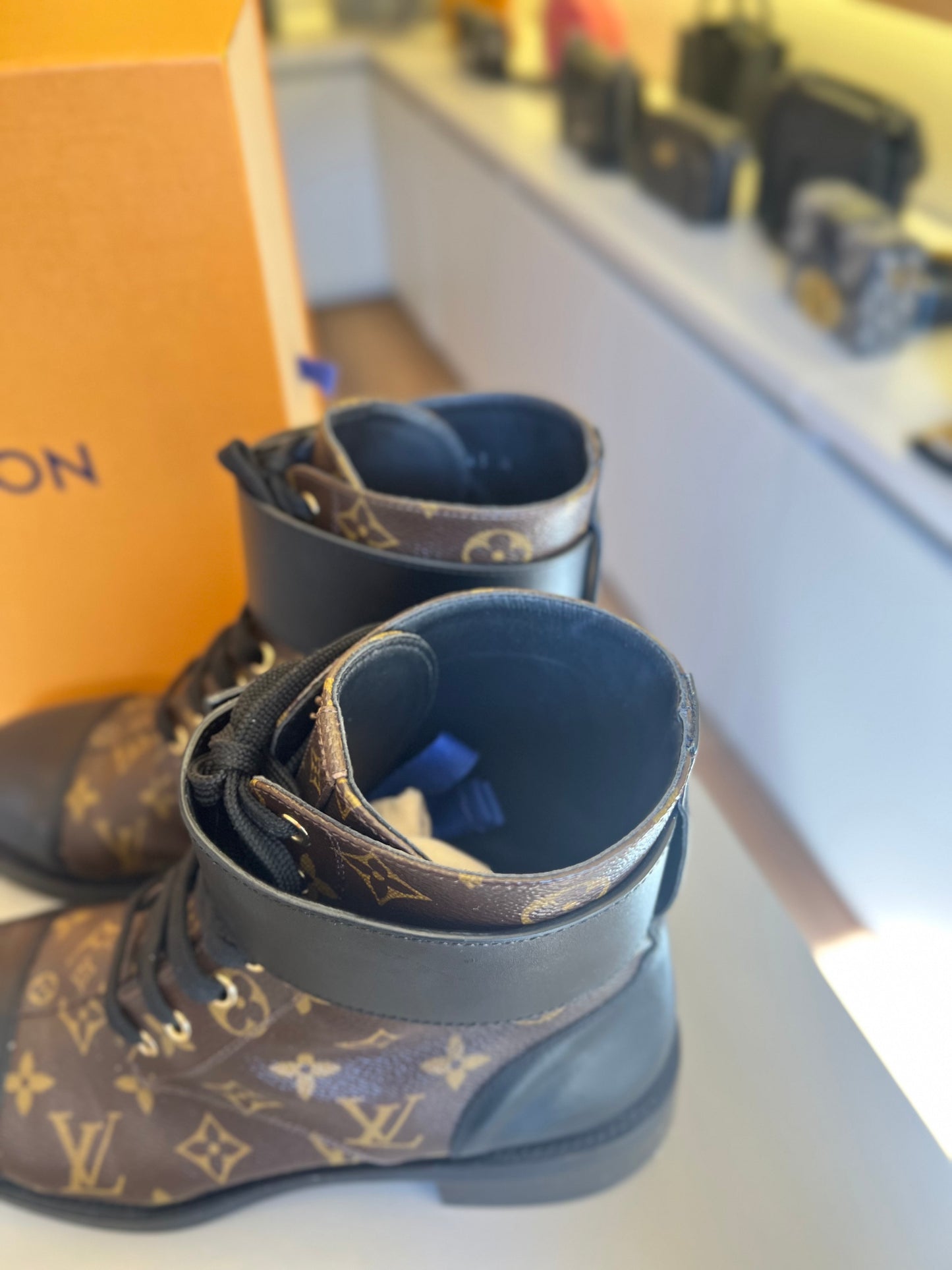 Bota Louis Vuitton Wonderland Boots Monograma