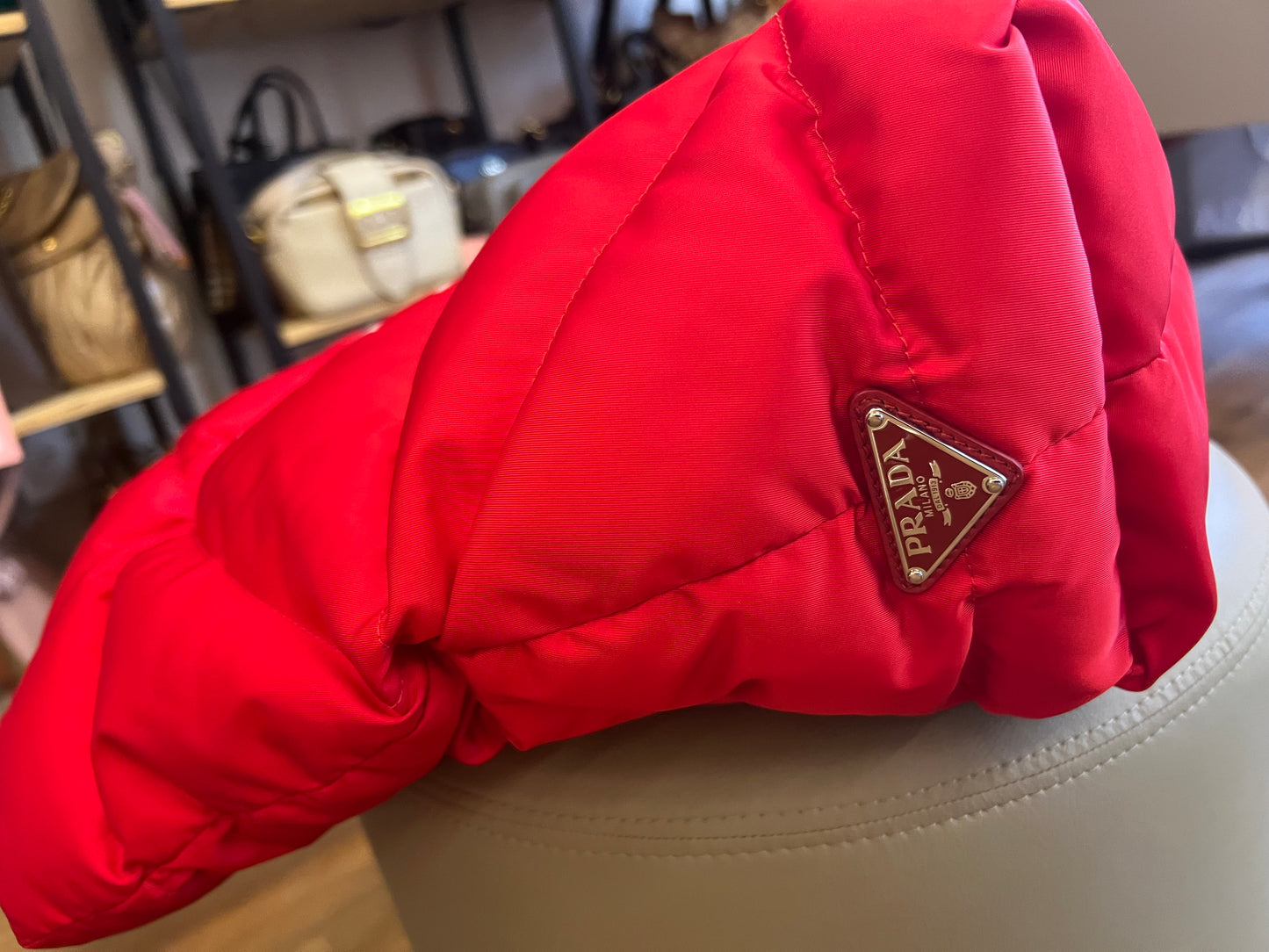 Prada Re-Nylon Padded Vermelha