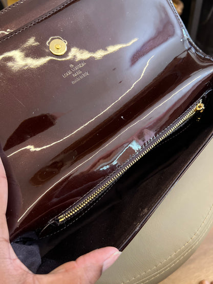 Clutch Louis Vuitton Logo Verniz