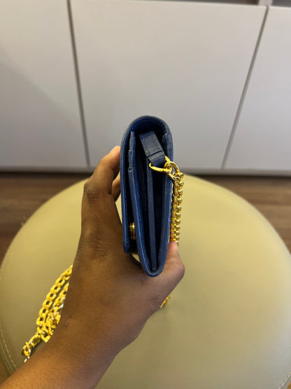 Prada Wallet on Chain Azul