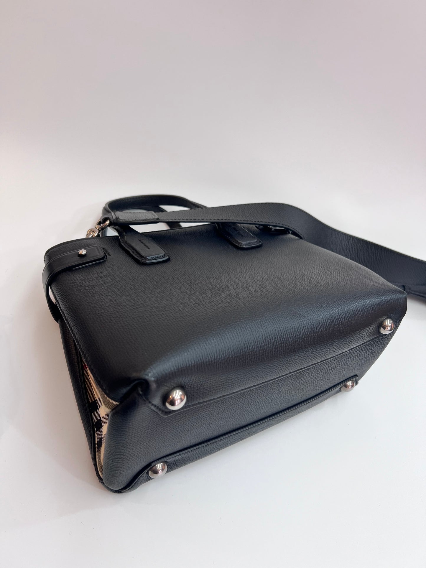 Burberry Banner Small Preta