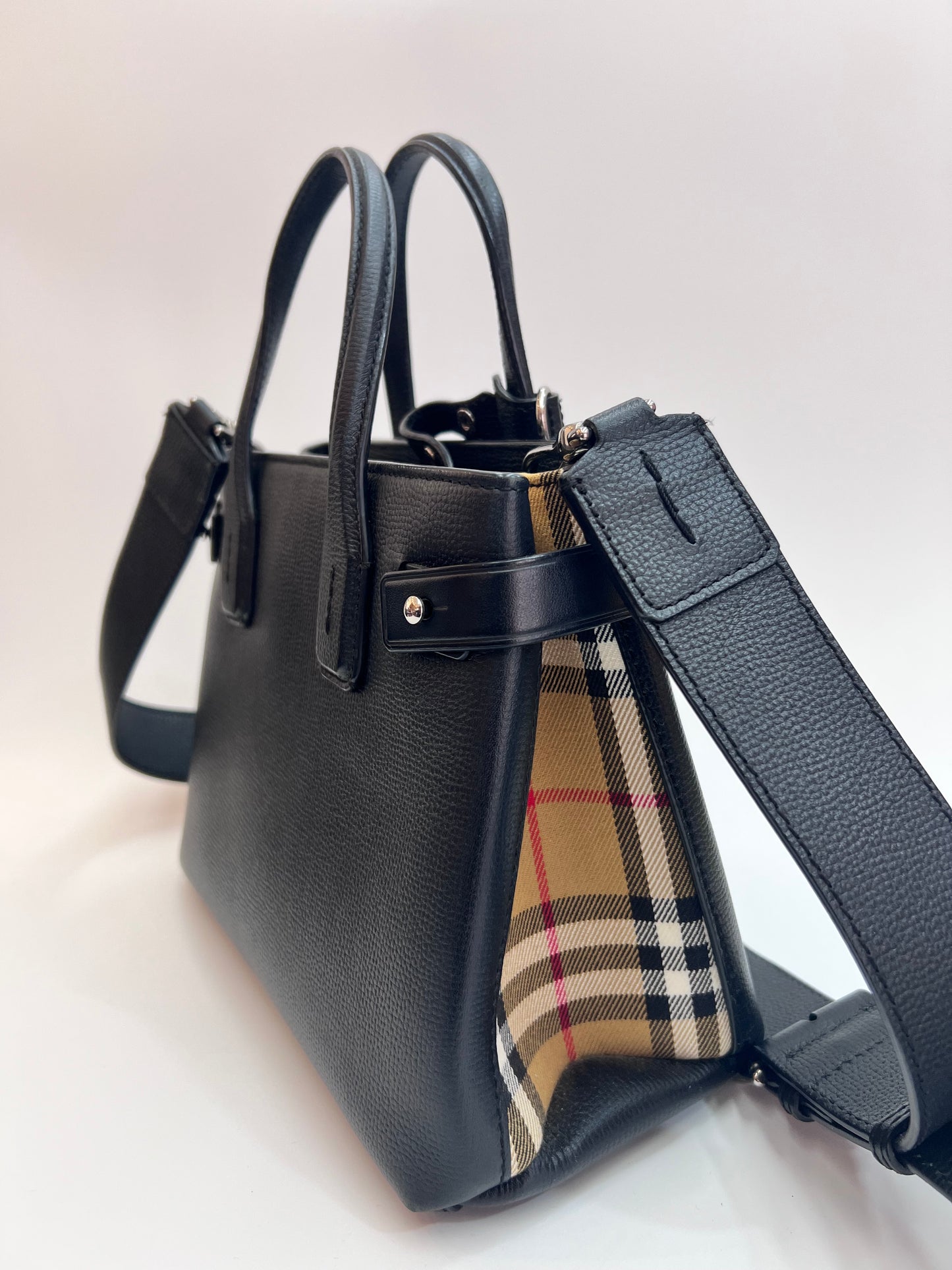 Burberry Banner Small Preta