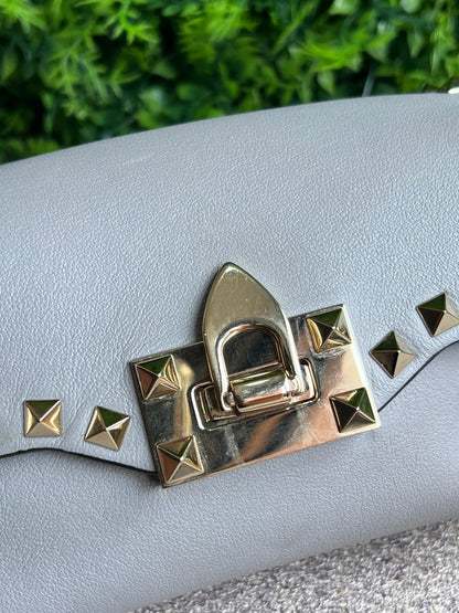 Valentino Garavani Rockstud Cinza