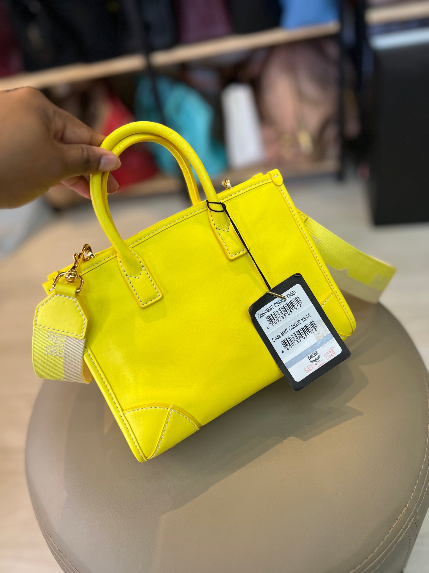 MCM Mini Tonal Logo Amarela