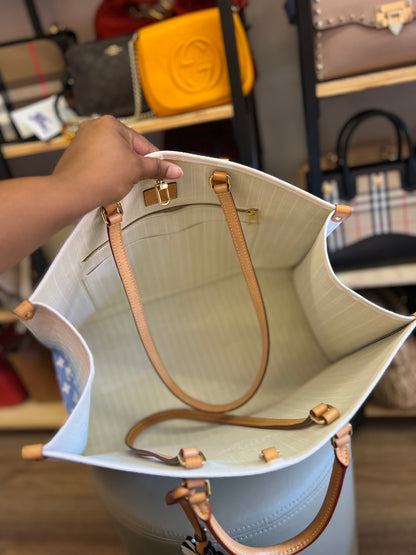 Louis Vuitton On the go By the Pool GM