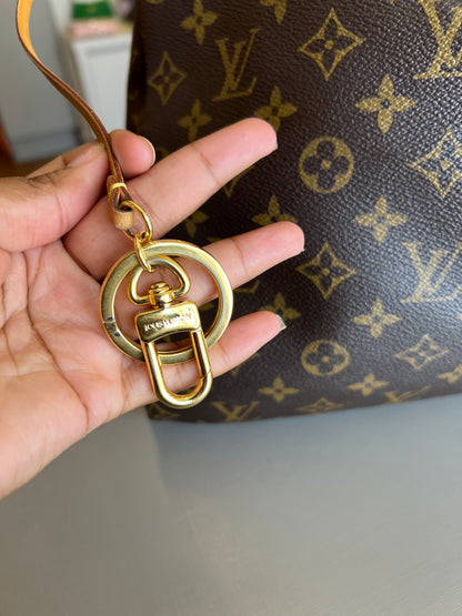 Louis Vuitton Artsy Monograma MM