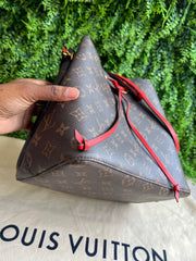 Louis Vuitton Neo Noé Monograma com Vermelho