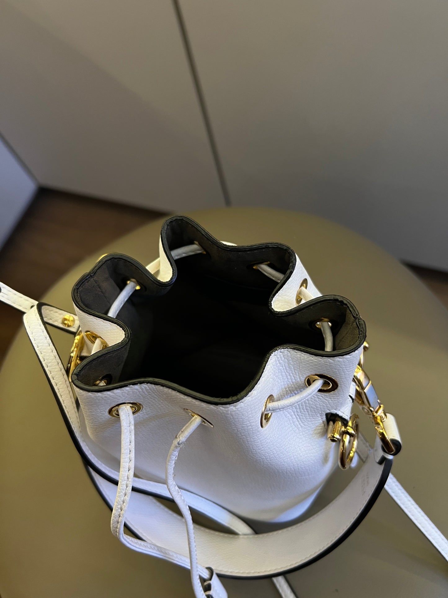 Fendi Mon Tresor Bucket Branca