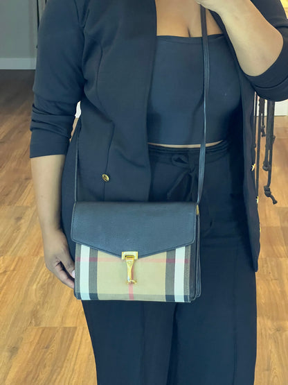 Burberry Macken Check Preta