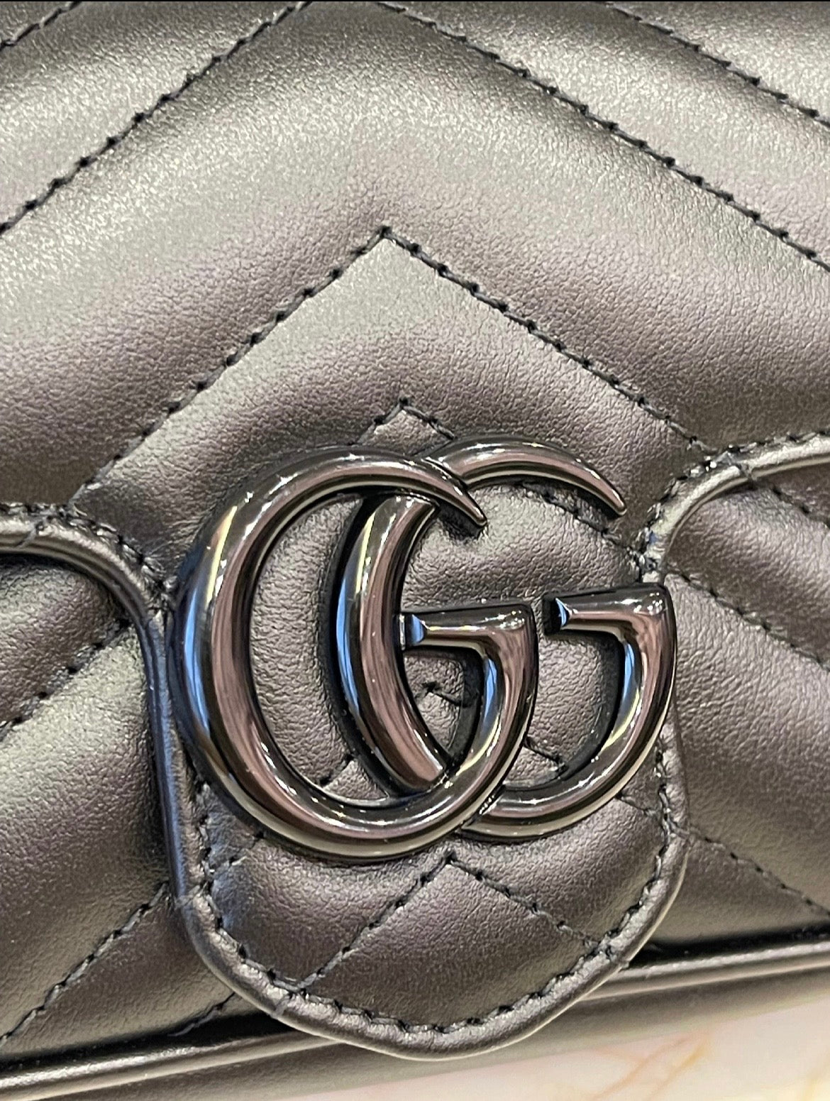 Gucci Mini Marmont em Couro Preto