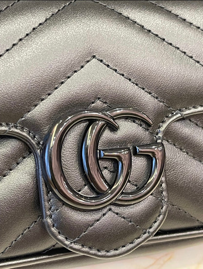 Gucci Mini Marmont em Couro Preto
