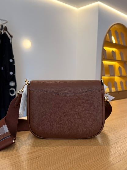 Coach Amelia Saddle Marrom