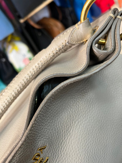 Prada Vitello Daino Cinza