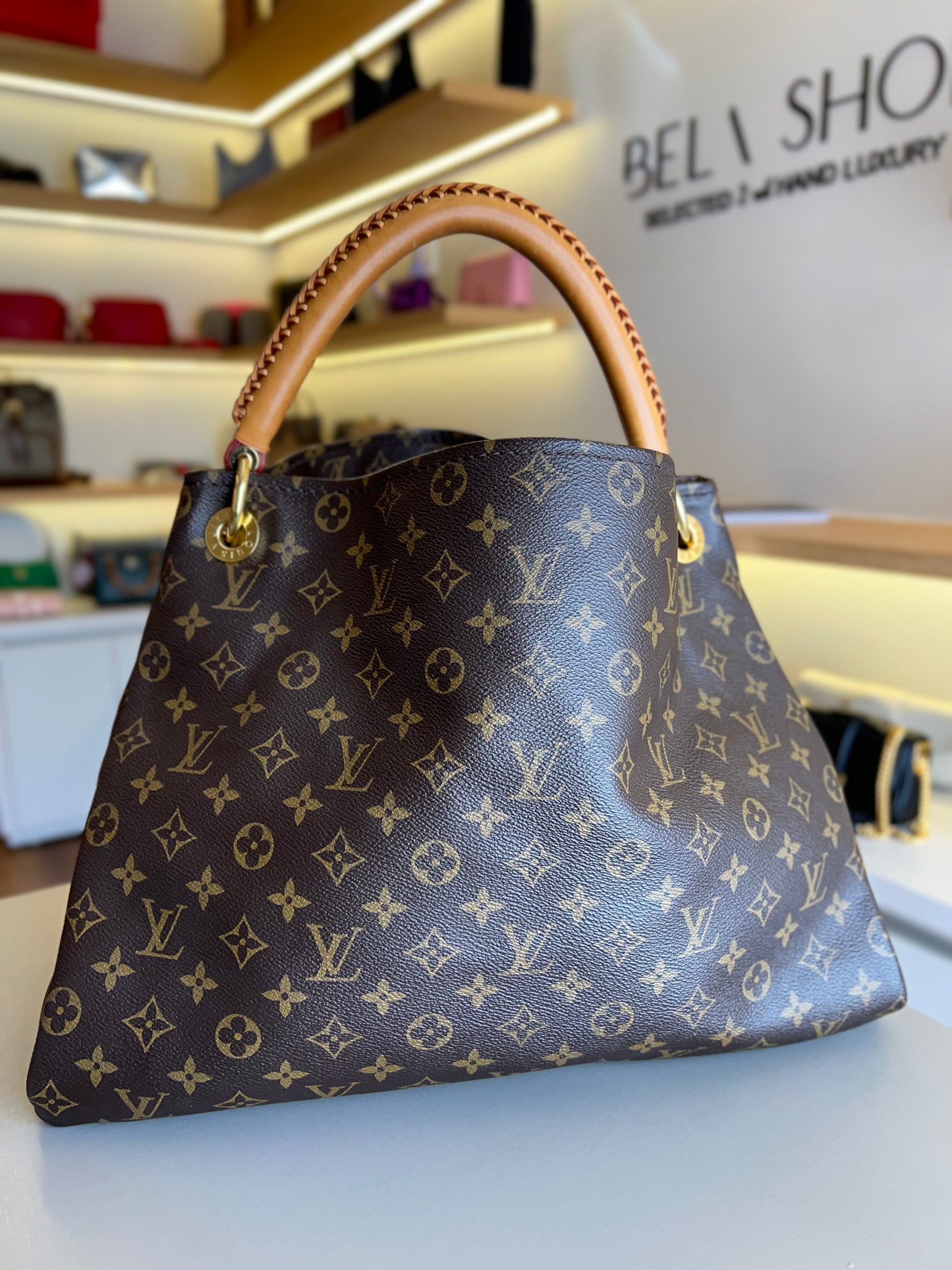 Louis Vuitton Artsy Monograma MM