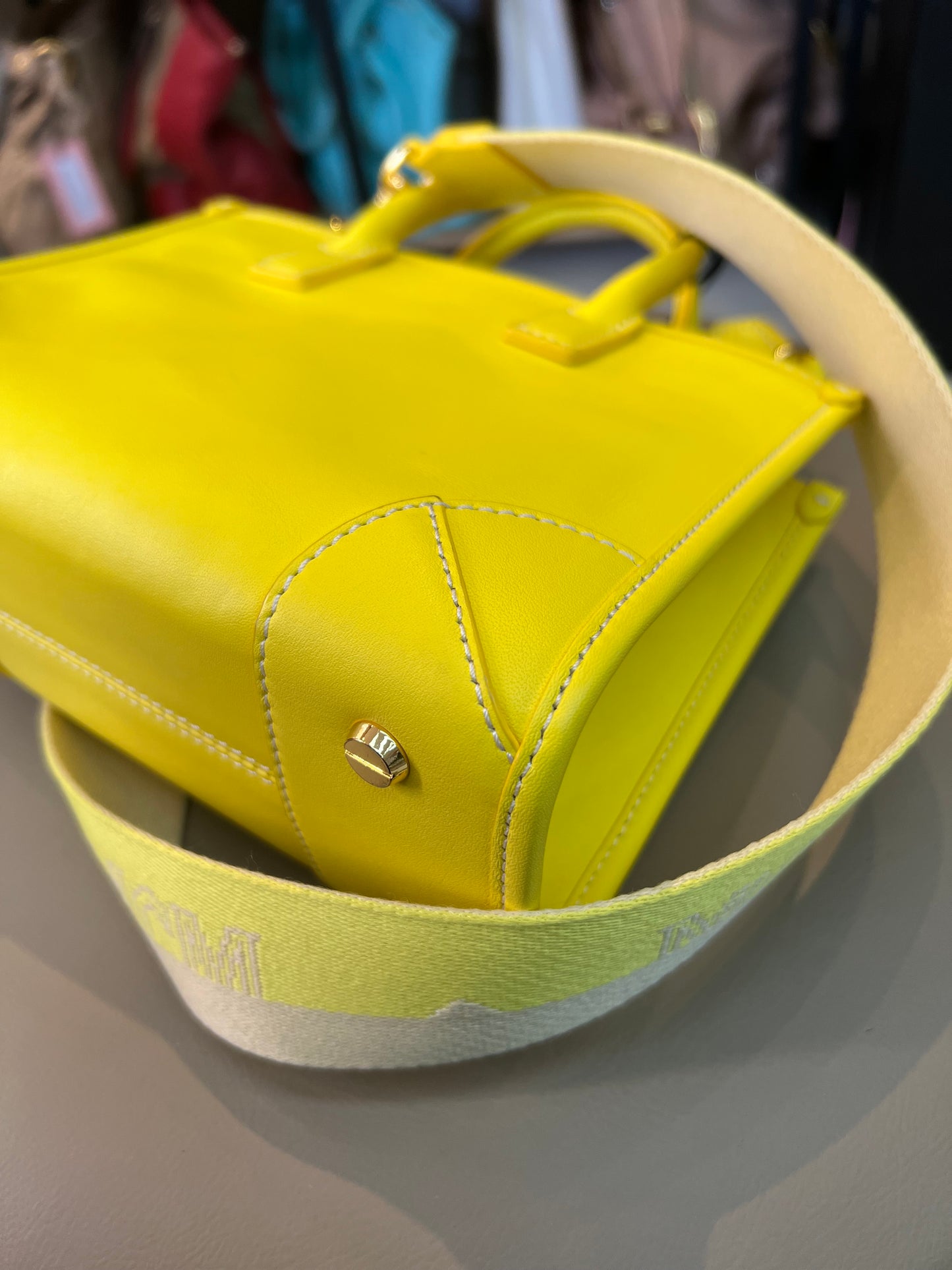MCM Mini Tonal Logo Amarela