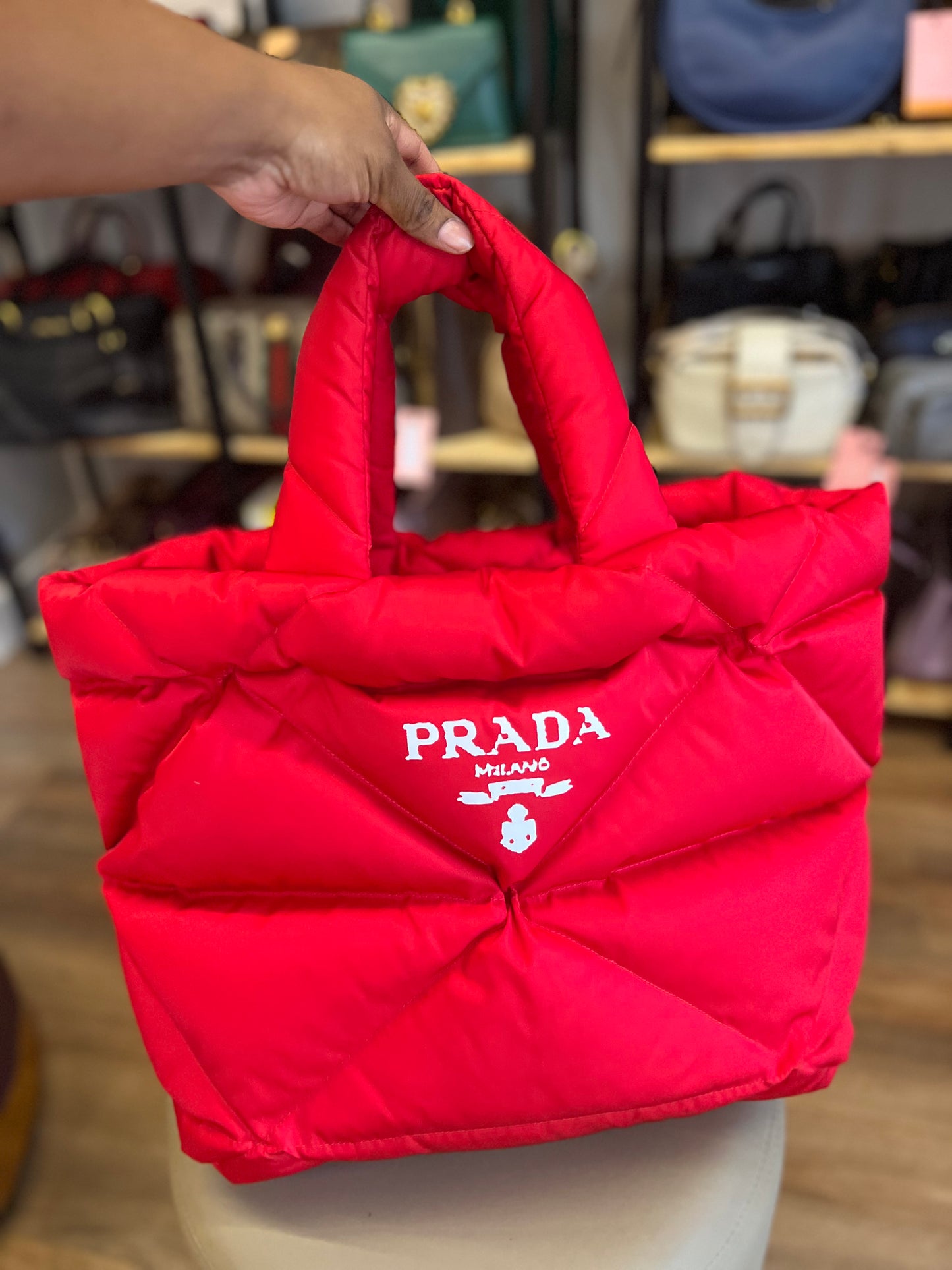 Prada Re-Nylon Padded Vermelha