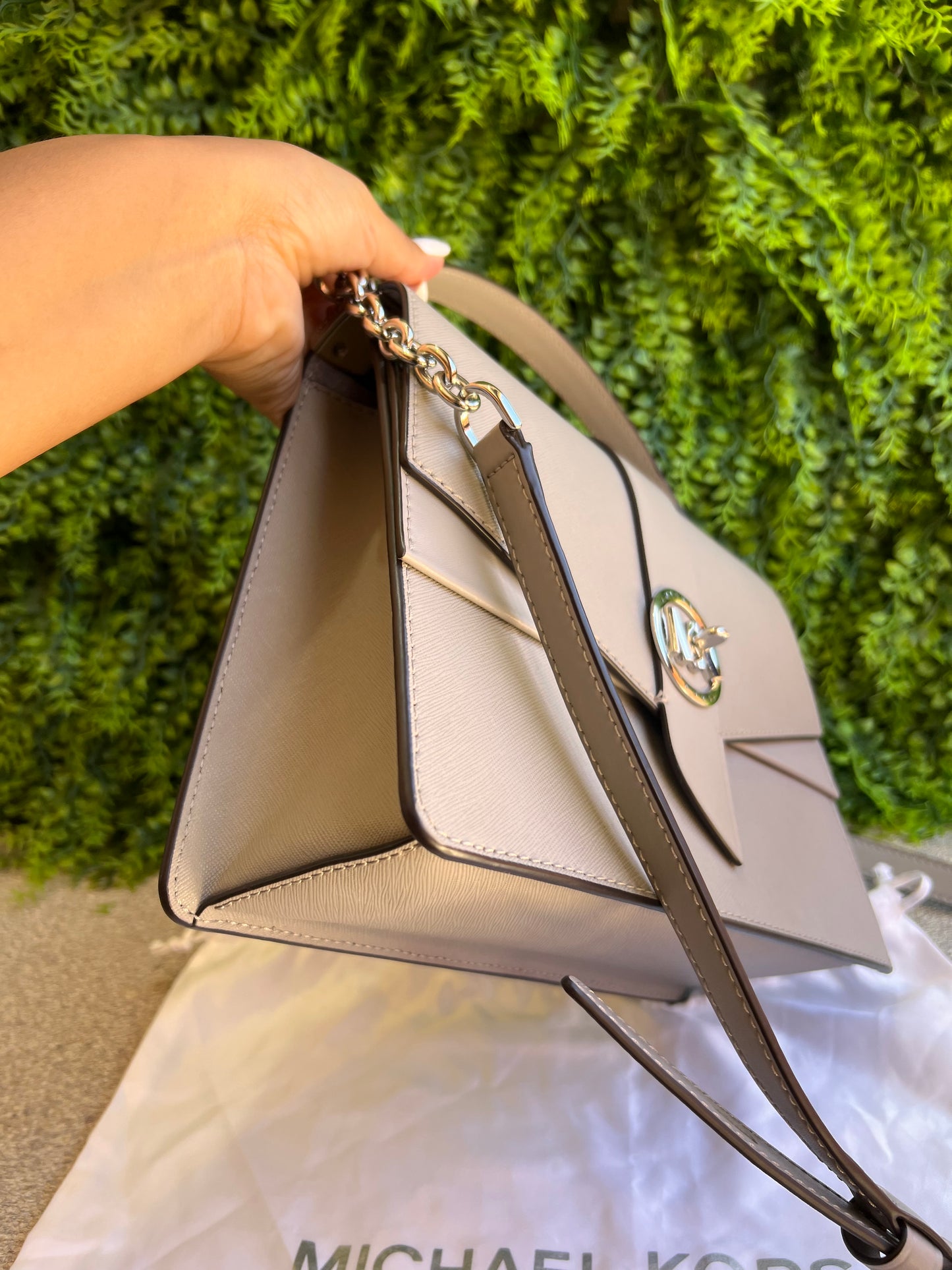 Michael Kors Greenwich em couro Saffiano