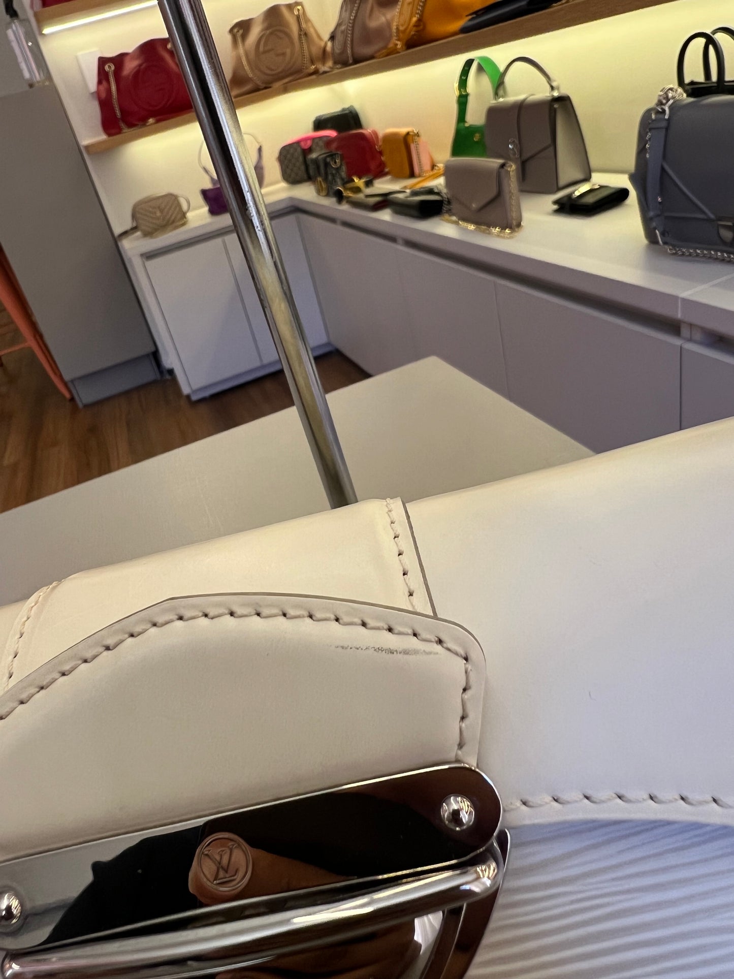 Louis Vuitton Pochette Montaigne Couro EPI