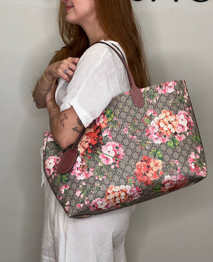 Gucci GG Supreme Blooms Reversible Tote