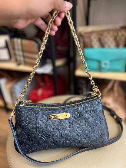 Louis Vuitton Pochette Liv Couro