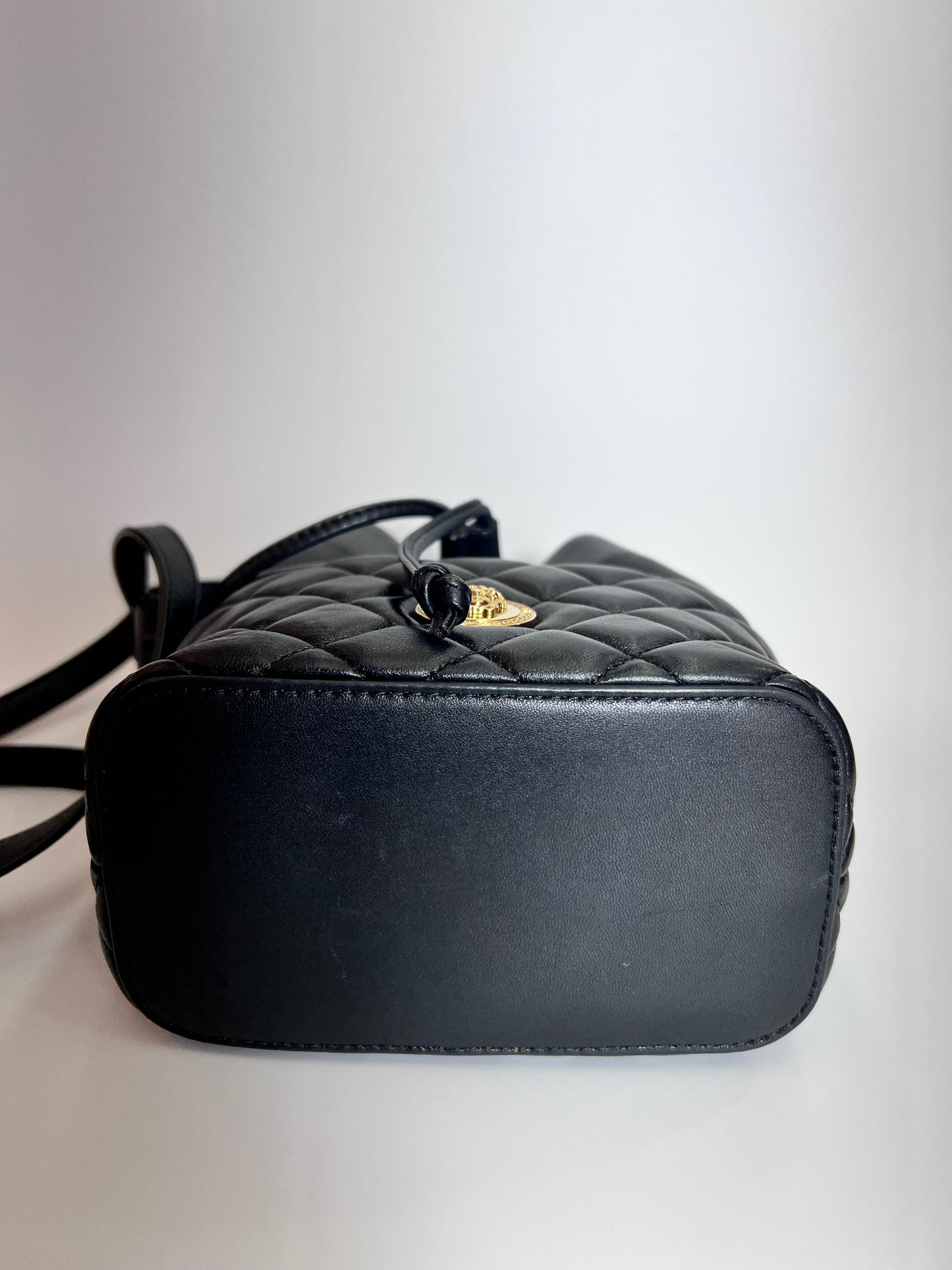 Versace Bucket Shouder Preta