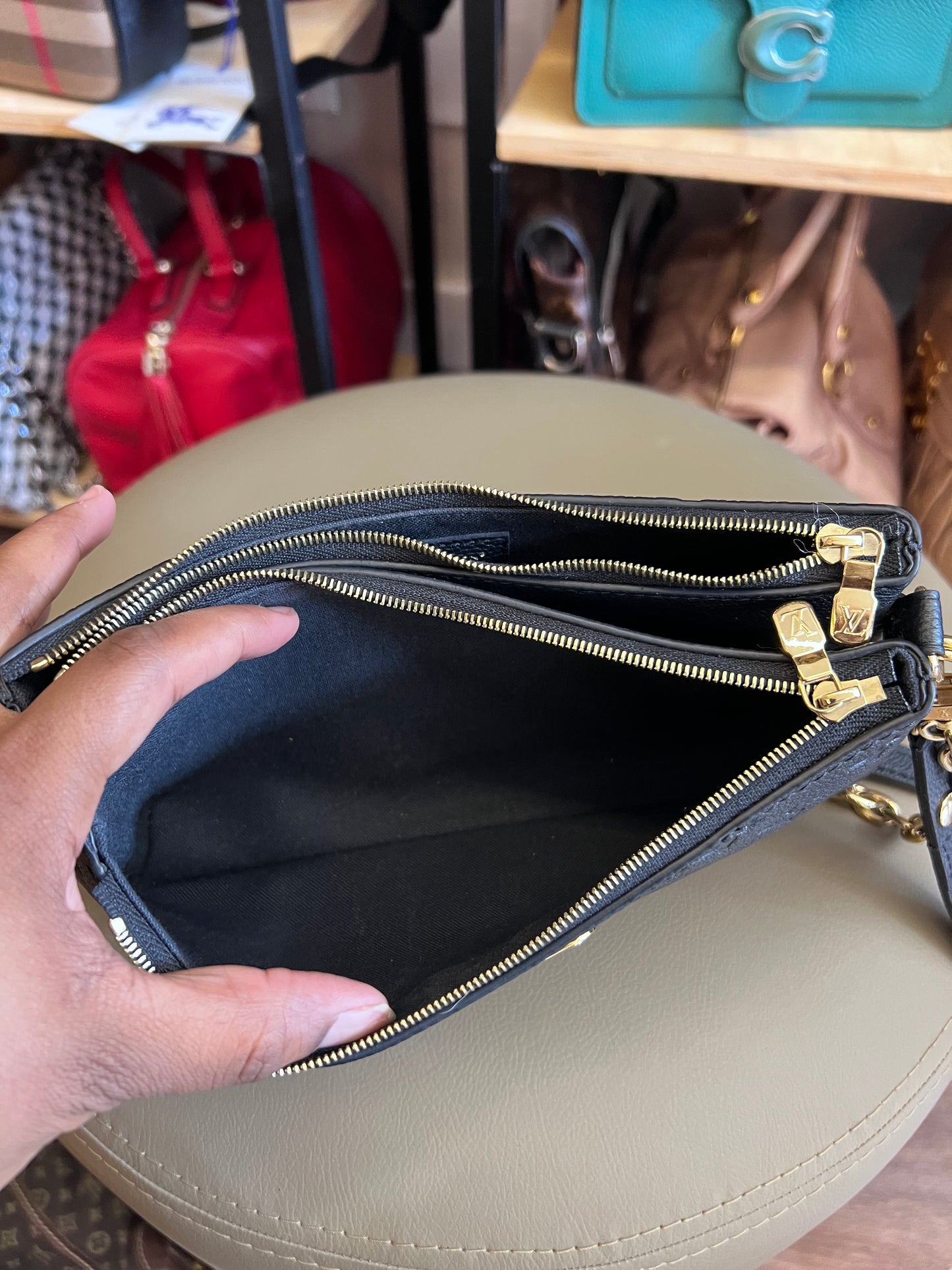 Louis Vuitton Pochette Liv Couro