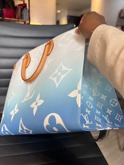 Louis Vuitton On the go By the Pool GM