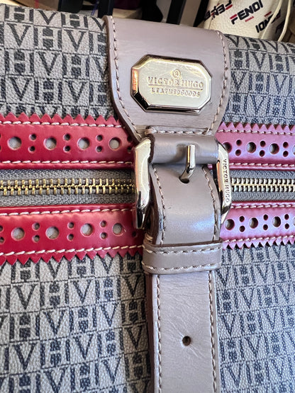 Victor Hugo Messenger Monograma