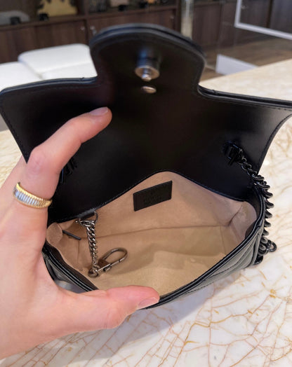 Gucci Mini Marmont em Couro Preto