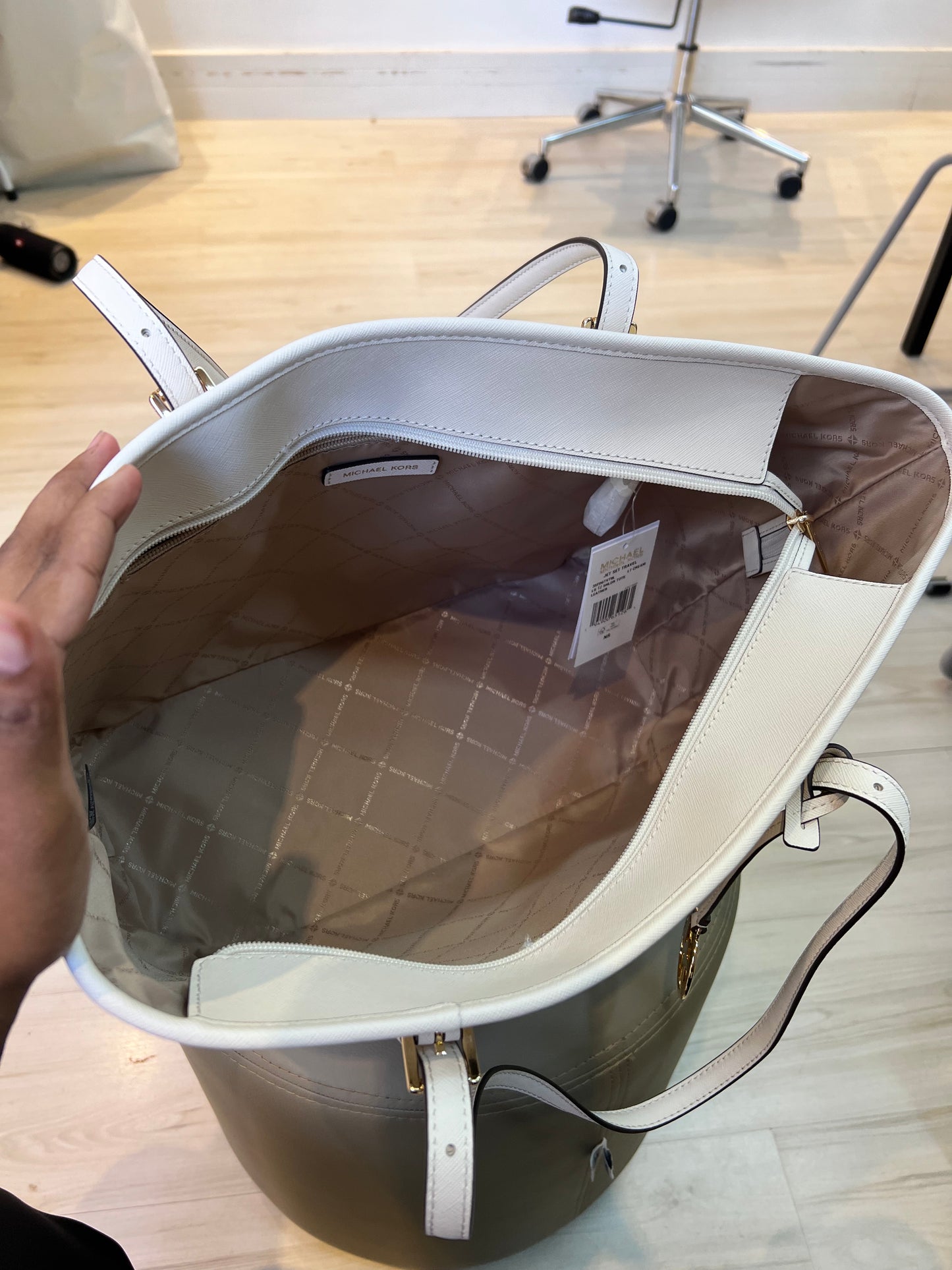 Michael Kors Shopping Off White